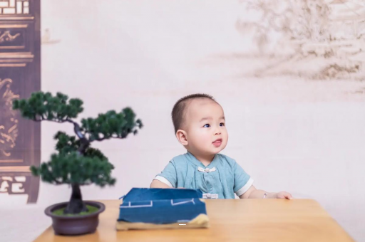 惠州五个月宝宝可以站吗